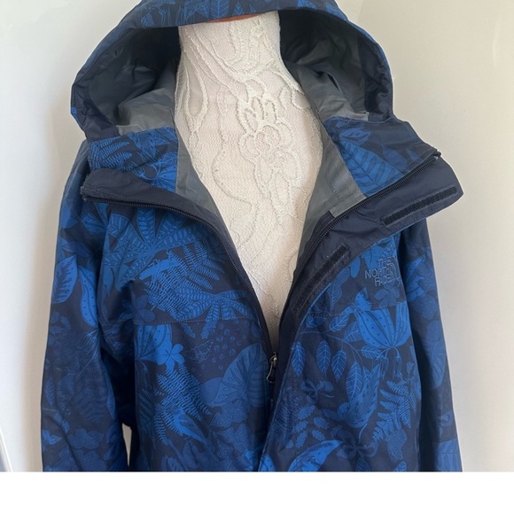 Great like-new North Face Venture 2 rain jacket! New to Poshmark! - Picture 8 of 9